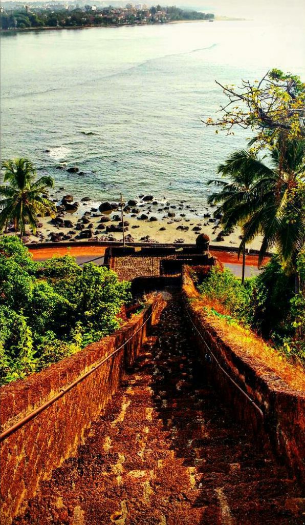 historical-places-in-goa-reis-magos-fort