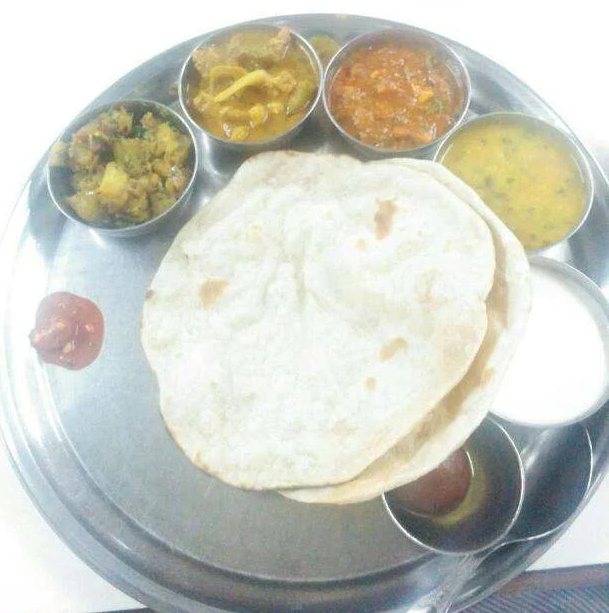 punjabi-veg-thali-at-sanyog-restaurant-panjim-goa